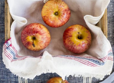 masada kırmızı sulu elma