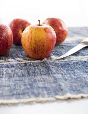 masada kırmızı sulu elma