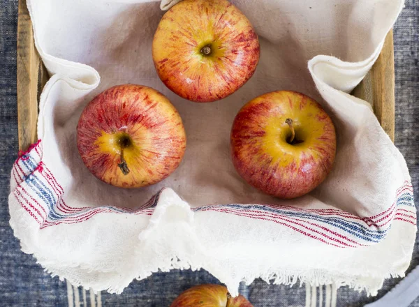 masada kırmızı sulu elma