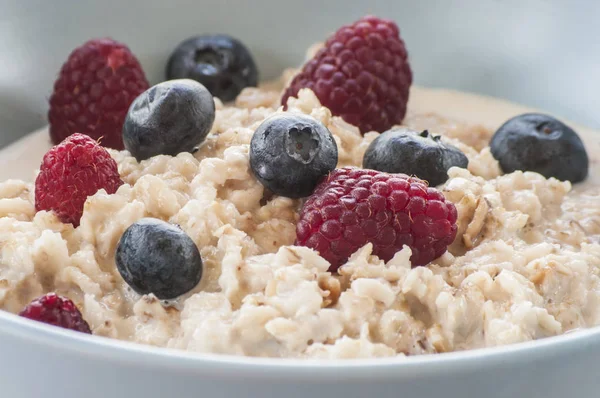 oatmeal porridge with berries