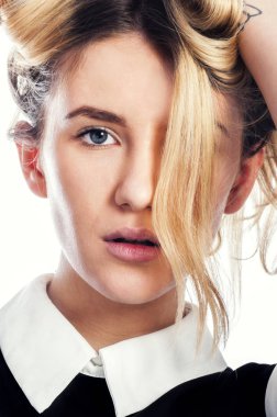 sarışın genç güzel kadın 