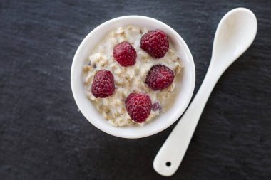 yulaf lapası çilek ile yakın çekim