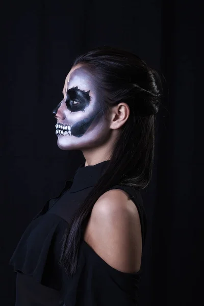 Όμορφη γυναίκα με make-up σκελετός — Φωτογραφία Αρχείου
