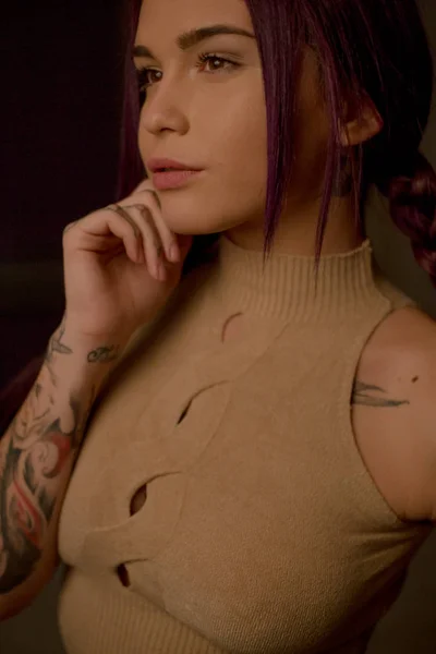 Портрет Панк Девушки Фиолетовыми Волосами — стоковое фото
