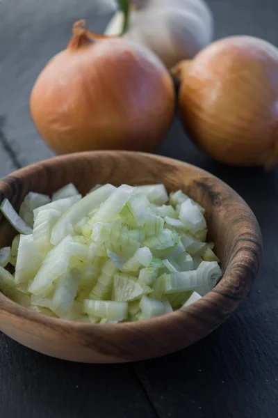 Cubes Oignon Blanc Dans Bol Bois Haché Frais Cru Allium — Photo