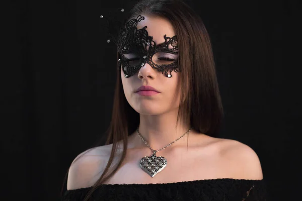 Joven Mujer Mística Posando Máscara —  Fotos de Stock