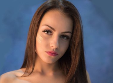 çekici bir genç kadın portre Studio