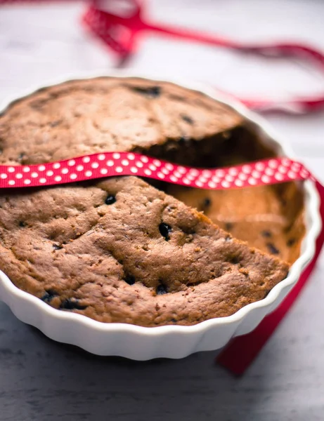 Pie Blueberries Ceramic Bowl Ribbon Wooden Table — Stock Photo, Image