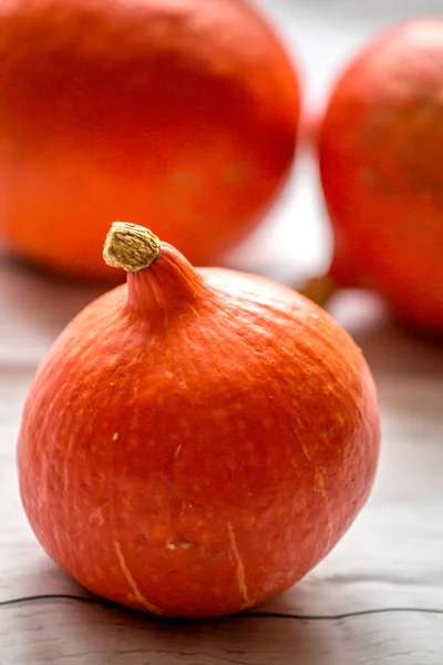 Abóboras Laranja Maduras Fundo Madeira Close — Fotografia de Stock