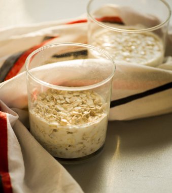 yulaf ezmesi ve muzlu süt.