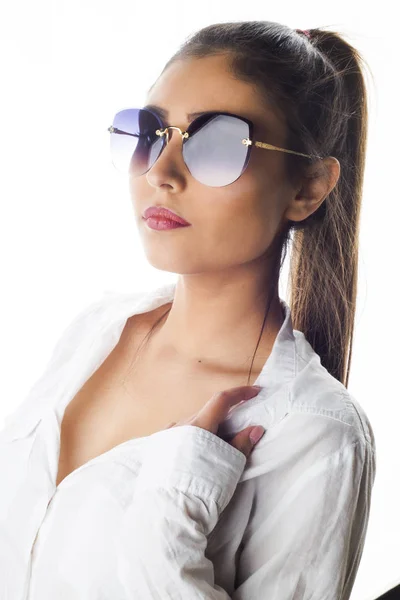 Close Portrait Young Beautiful Girl Posing Sunglasses — Stock Photo, Image