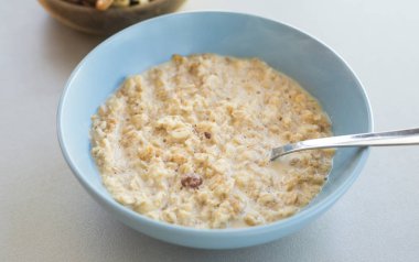 Fındıklı kahvaltılı yulaf lapası