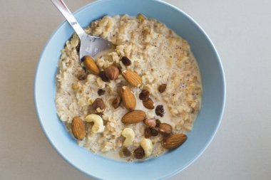 Fındıklı kahvaltılı yulaf lapası