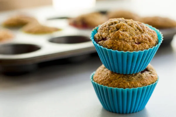 Banaan Frambozen Muffin Close Keukentafel — Stockfoto