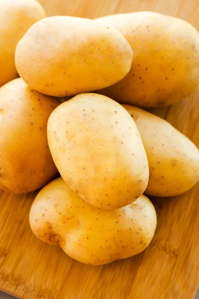 Zbliżenie Ziemniaków Stole Kuchennym — Zdjęcie stockowe