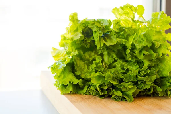 Single Lettuce Head Rustic Wooden Background — Stock Photo, Image