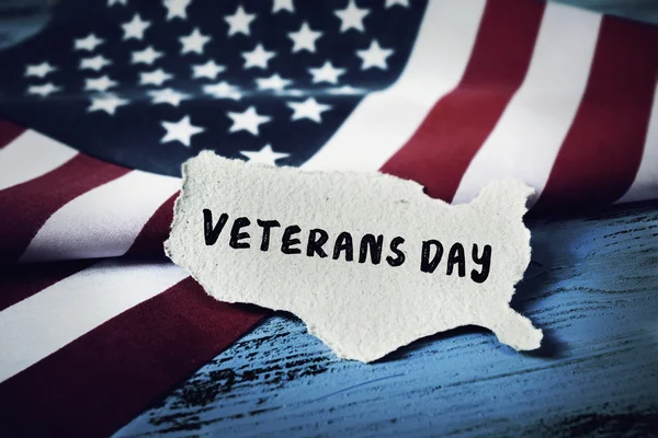 Text veterans day och USA flagga — Stockfoto