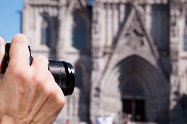 Tirar uma foto da Catedral de Barcelona, Espanha — Fotografia de Stock