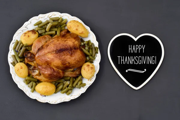 Grilla Turkiet och texten happy thanksgiving — Stockfoto