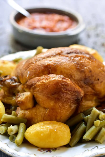 Roast turkey with potatoes and french beans — Stock Photo, Image