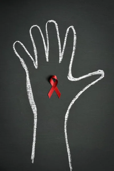 Kırmızı kurdele AIDS'e karşı mücadele için — Stok fotoğraf