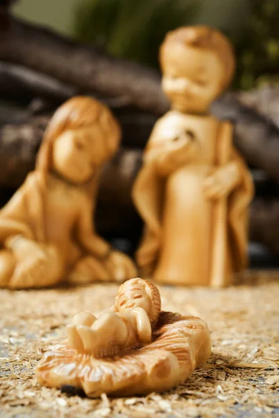 The holy family in a rustic nativity scene — Stock Photo, Image