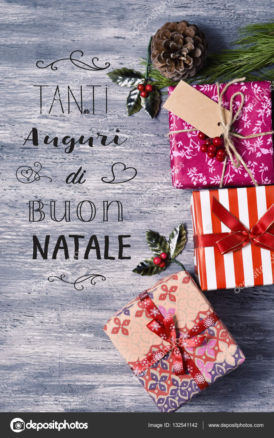 Buon Natale Tanti Auguri.Text Tanti Auguri Di Buon Natale Merry Christmas In Italian Stock Photo C Nito103 132541142