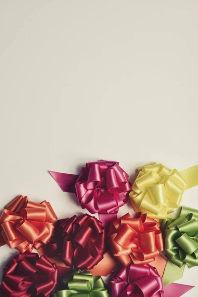 Gift ribbon bows of different colors — Stock Photo, Image