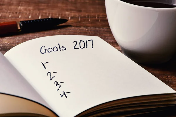 Notebook with a blank list of goals for 2017 — Stock Photo, Image