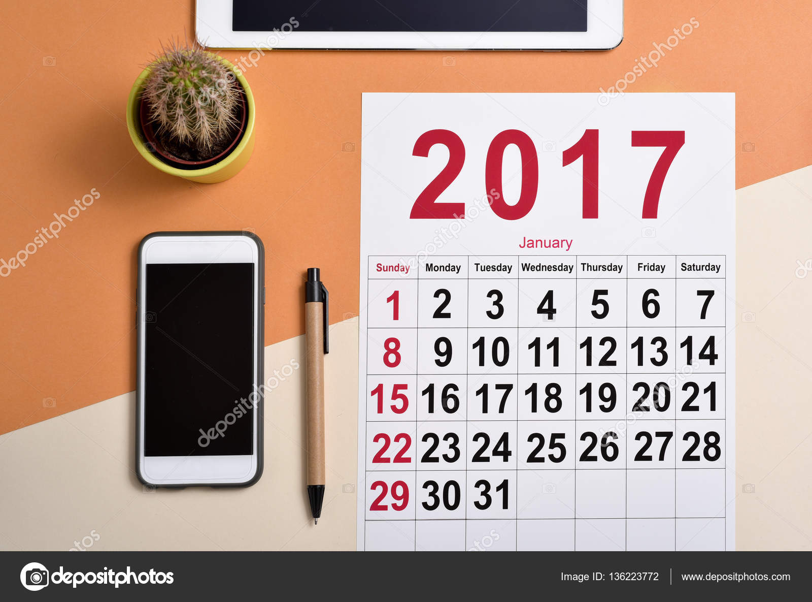 zo Vlekkeloos Vervelen 2017 calendar on an office desk Stock Photo by ©nito103 136223772