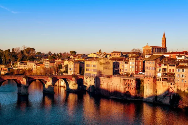 Albi, in Frankreich, und tarn river — Stockfoto