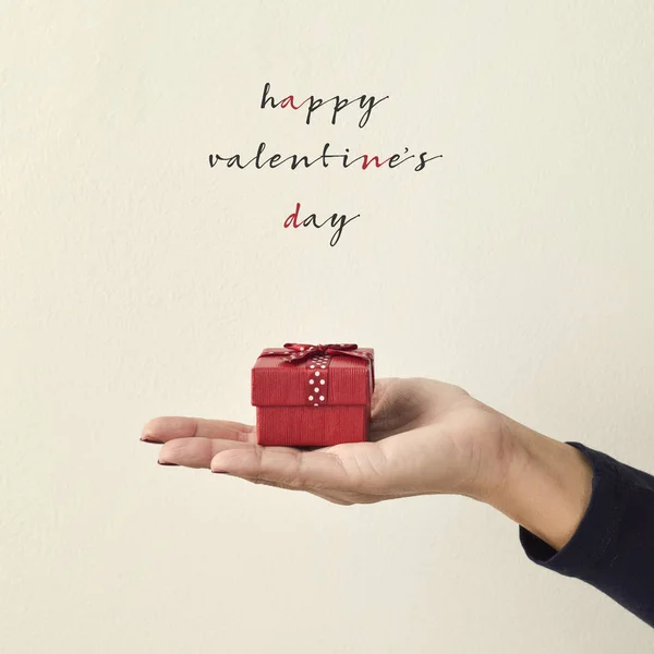 Regalo e testo felice giorno di San Valentino — Foto Stock