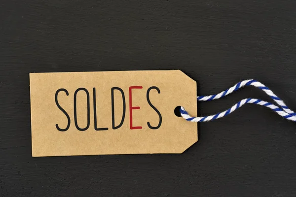 Γαλλική λέξη soldes, πώληση, σε μια ετικέτα — Φωτογραφία Αρχείου