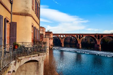 Tarn nehir ve Pont Neuf Köprüsü Albi, Fransa