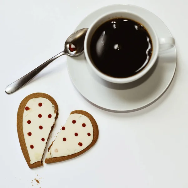 Café y galletas en forma de corazón —  Fotos de Stock