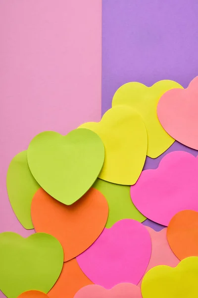 Heart-shaped sticky notes of different colors — Stock Photo, Image