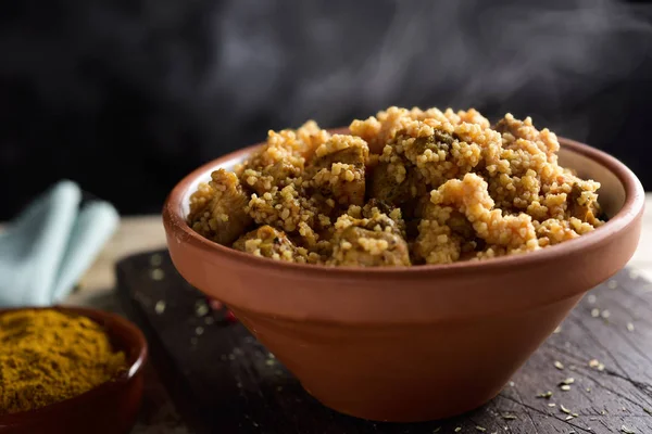 Couscous au poulet et légumes — Photo