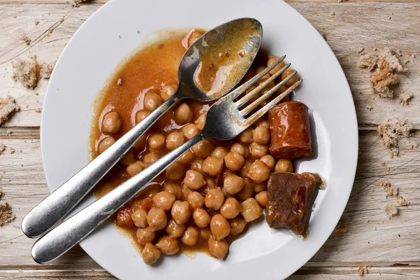 Restanten van een schotel van kikkererwten stoofpot — Stockfoto