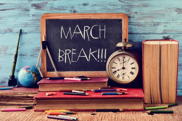 The text march break written in a chalkboard — Stock Photo, Image