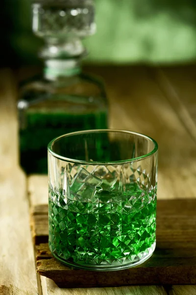 Obarvené zelené whisky — Stock fotografie