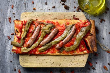 Coca de recapte, pizza gibi katalan tuzlu keki.
