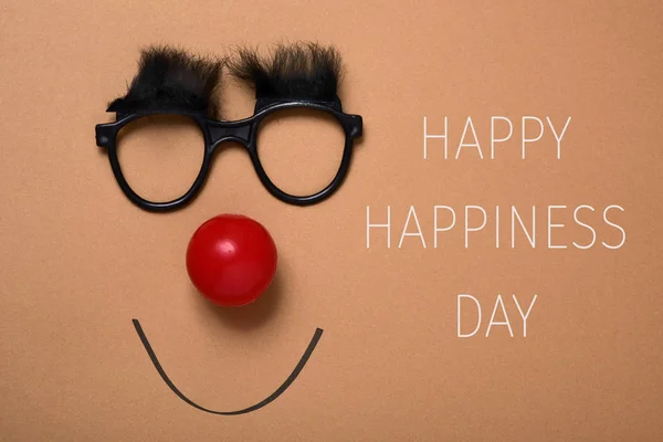 Cara engraçada e texto feliz dia da felicidade — Fotografia de Stock