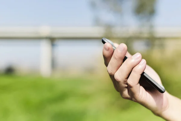 Young man using a smartphone outdoors — Stock Photo, Image