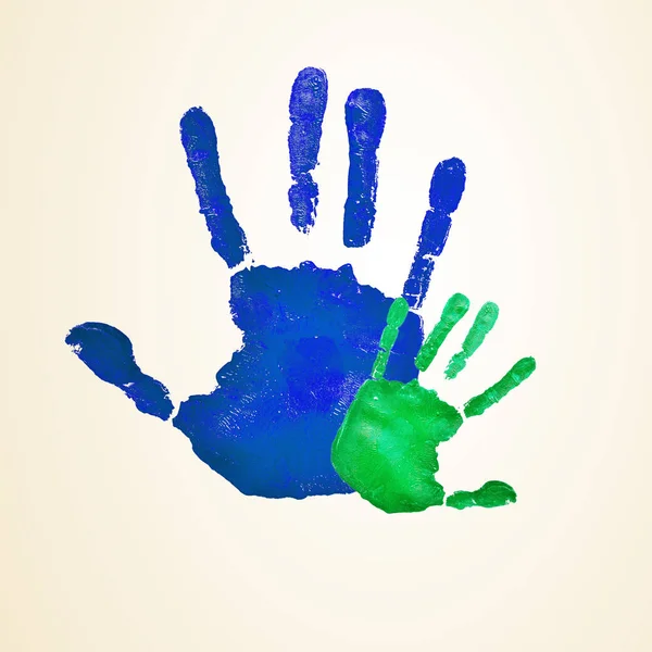 成人と幼児の手形 — ストック写真