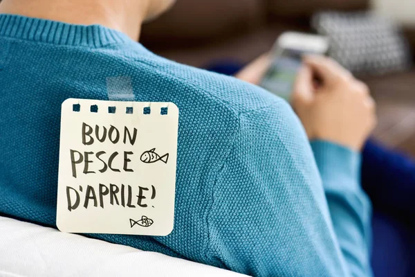 Buon pesce d aprile, glad april dårar dag på italienska — Stockfoto