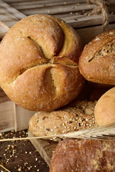 Sortimento de diferentes pães — Fotografia de Stock