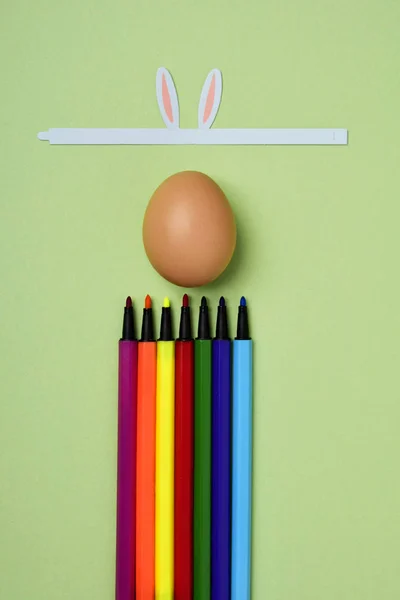 Easter egg bunny and marker pens — Stock Photo, Image