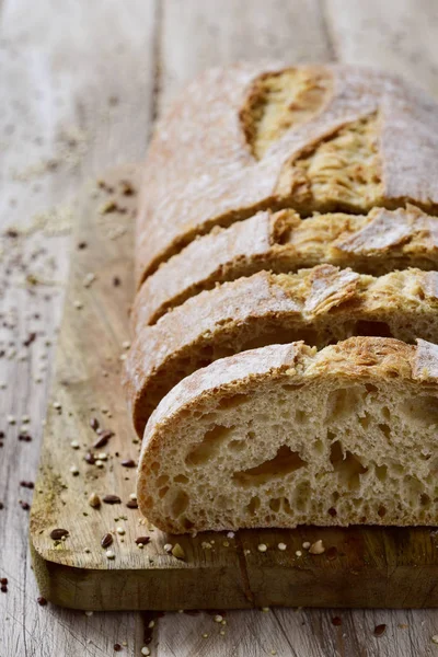 Kézműves tönkölybúza kenyér — Stock Fotó