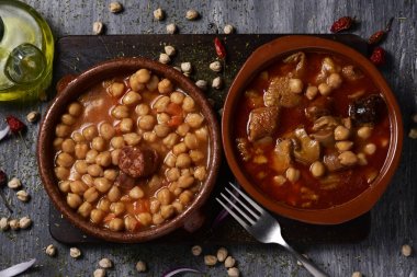 spanish potaje de garbanzos and callos
