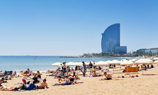 Пляж Barceloneta в Барселоне, Испания — стоковое фото